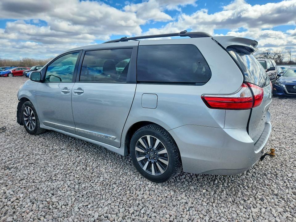 2019 Toyota Sienna xle 7-passenger
