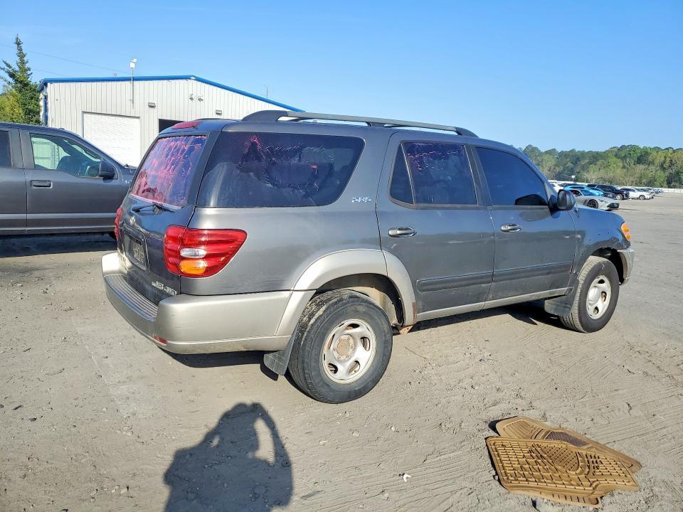 2004 Toyota Sequoia SR5