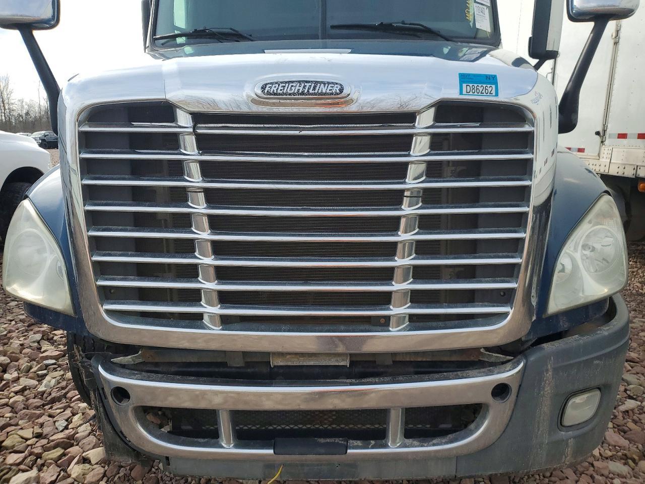 2013 Freigliner 2013 Freightliner Cascadia Semi Truck