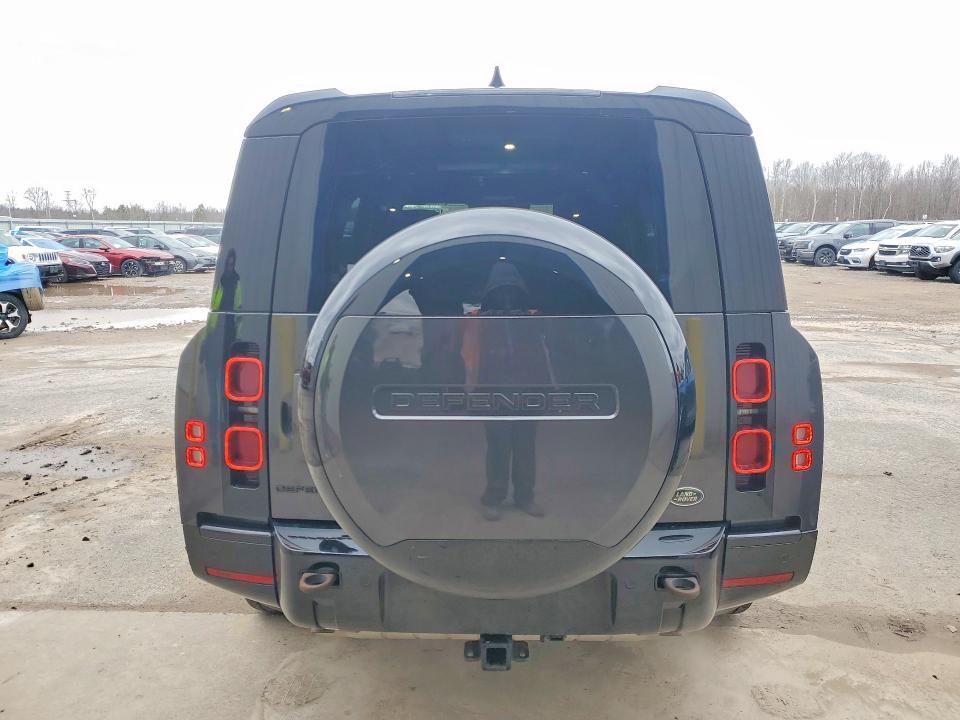 2023 Land Rover Defender 130 X-dynamic se