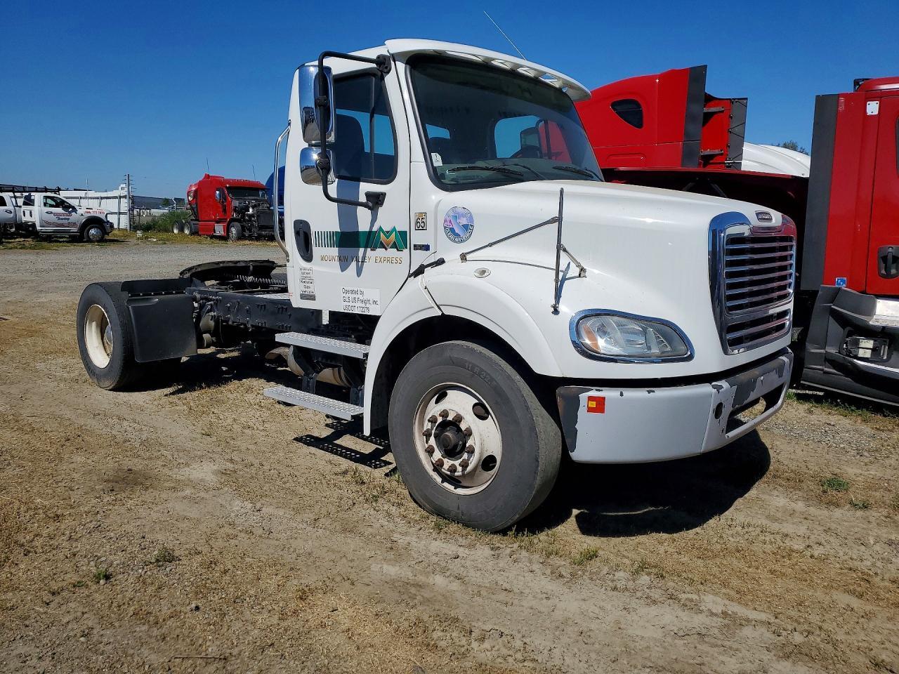 2019 Freightliner Business Class M2 Semi Truck