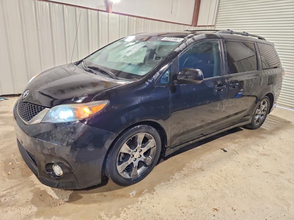 2011 Toyota Sienna se 8-passenger