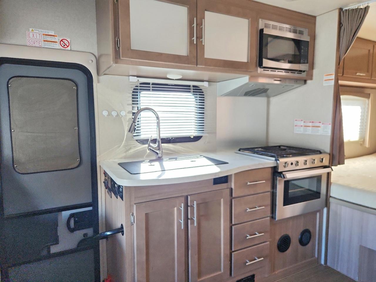 2019 Ford Econoline E450 Super Duty Cutaway Van