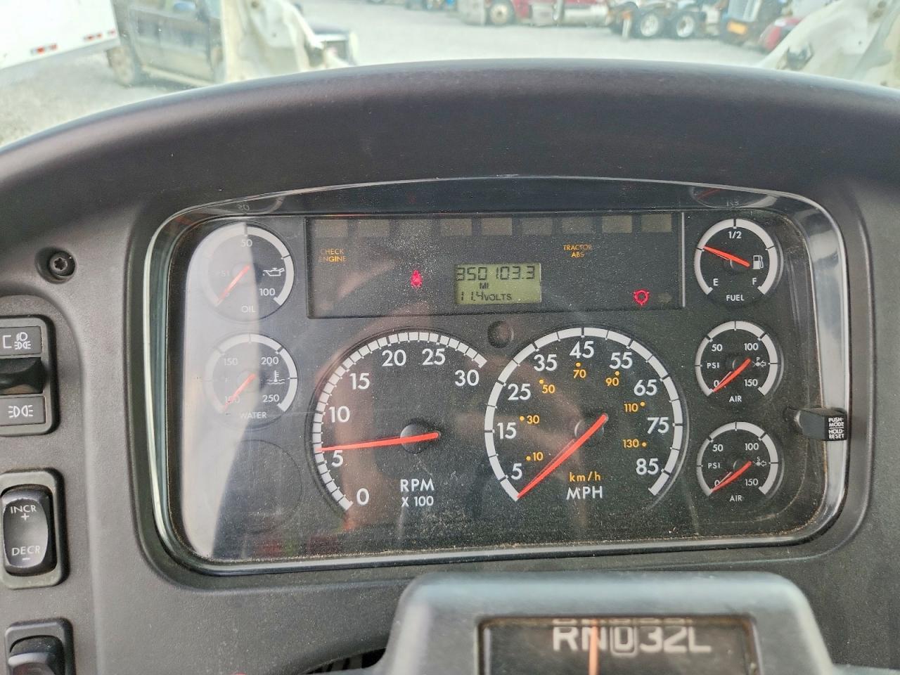 2007 Freigliner 2007 Freightliner Business Class M2 BOX Truck