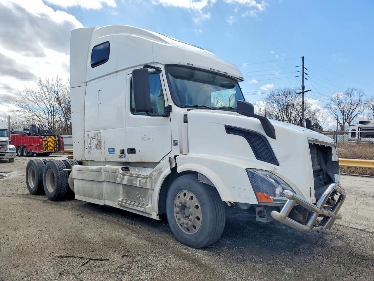 2011 Volv O VNL Semi Truck