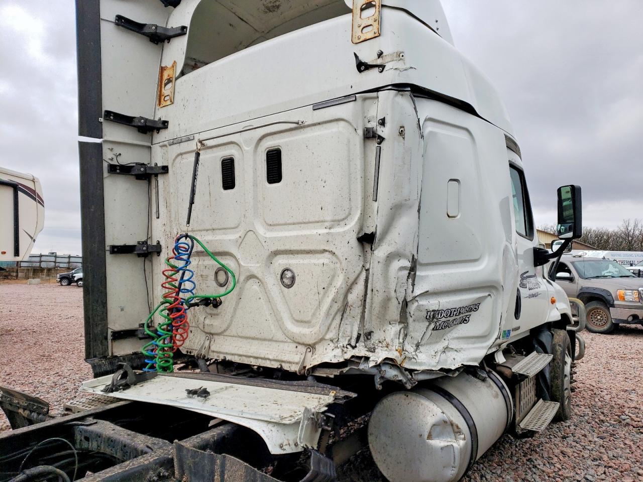 2015 Freigliner 2015 Freightliner Cascadia Semi Truck