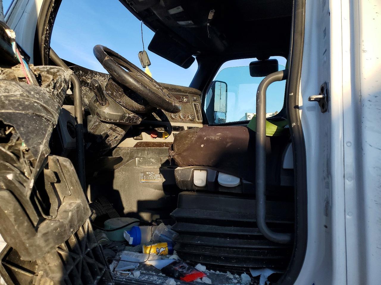 2020 Freigliner 2020 Freightliner Cascadia 126 Semi Truck