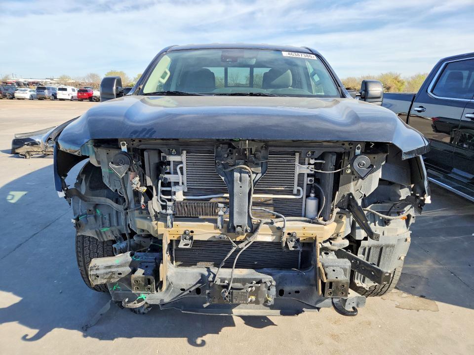 2023 Nissan Titan SV