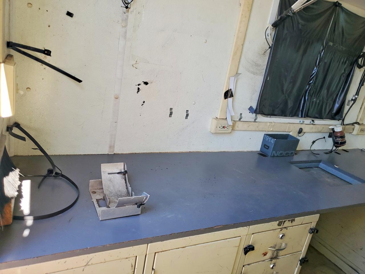 2000 Pelsue Fist 11 Fiber Optic Splicing Trailer