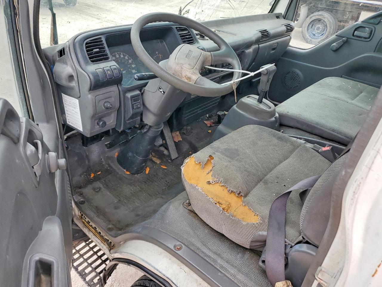 2003 Isuzu NPR-HD BOX Truck