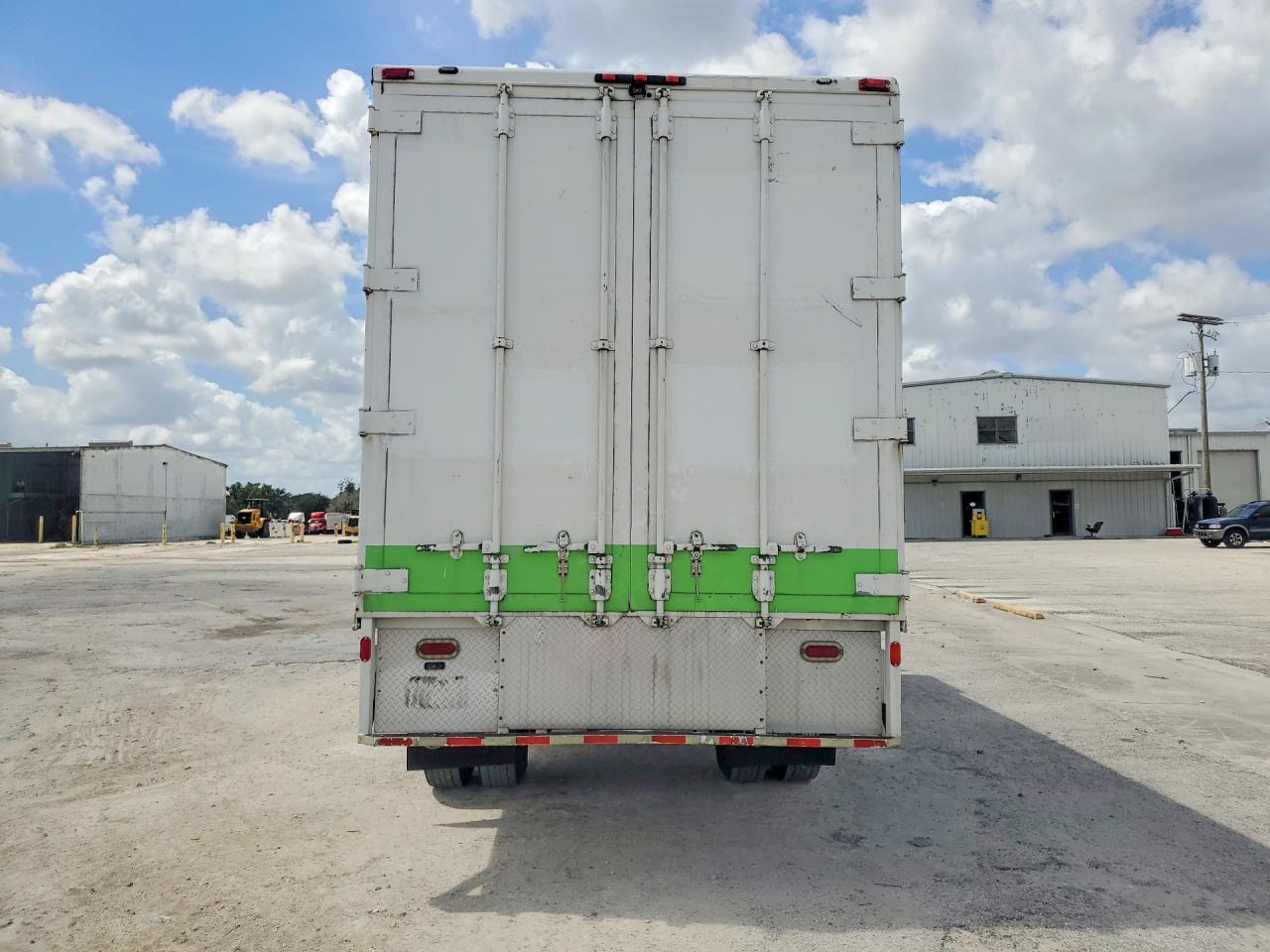 2014 Freigliner 2014 Freightliner Business Class M2 BOX Truck