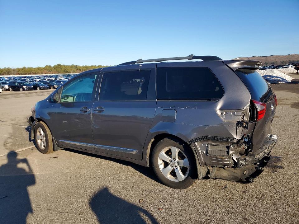 2017 Toyota Sienna le