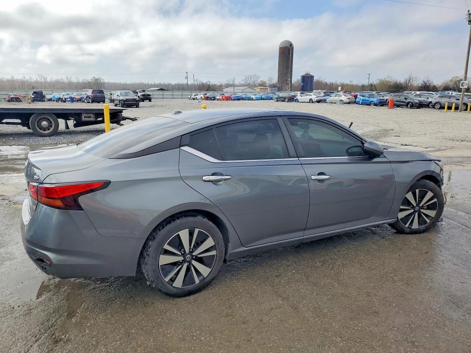 2022 Nissan Altima 2.5 sv