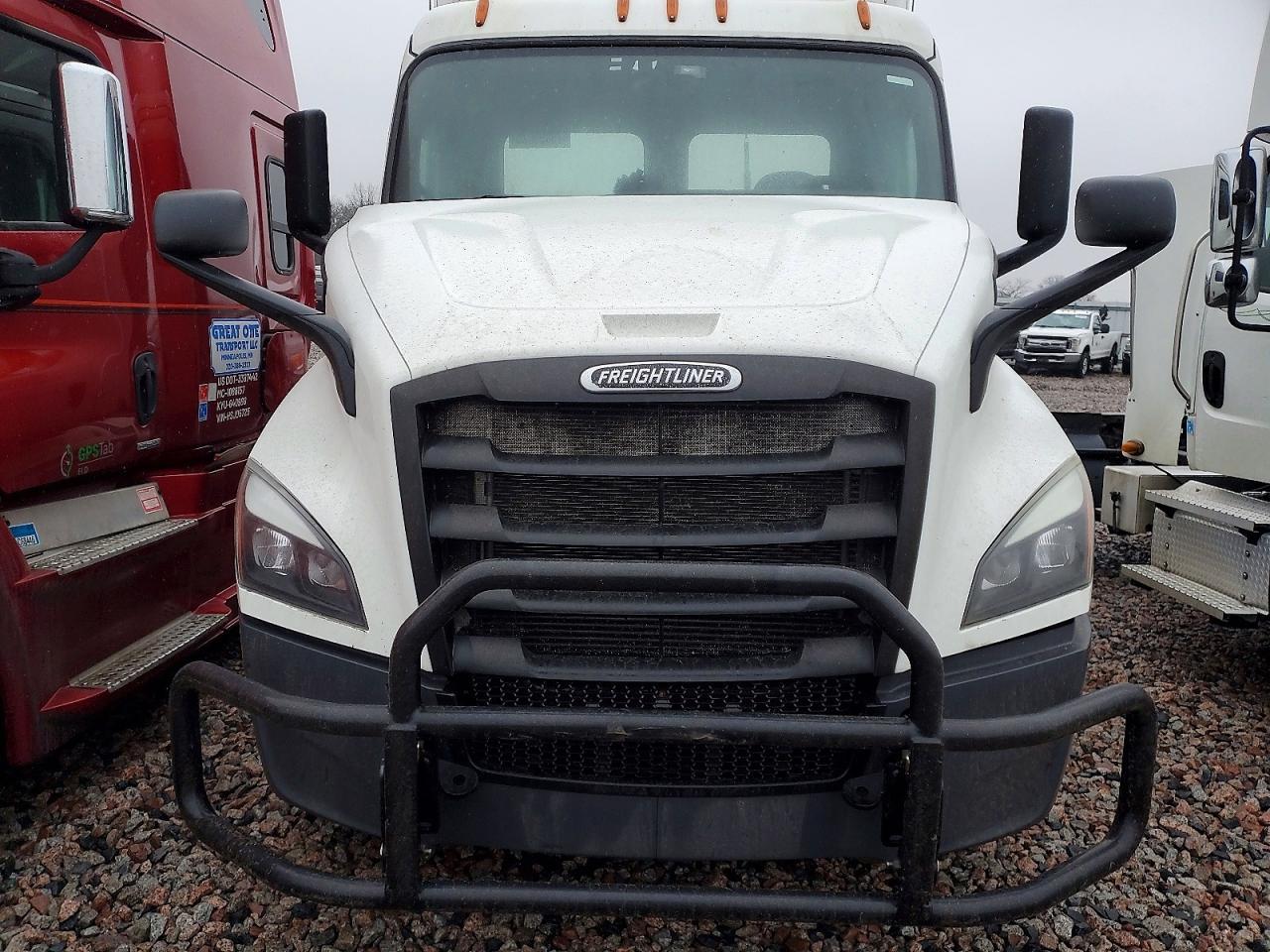 2019 Freightliner Cascadia 1-Semi Truck