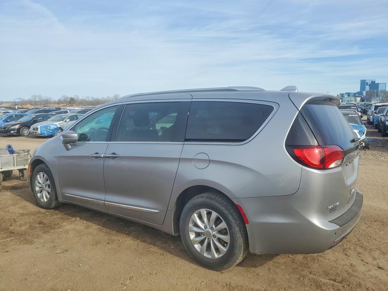 2018 Chrysler Pacifica Touring l