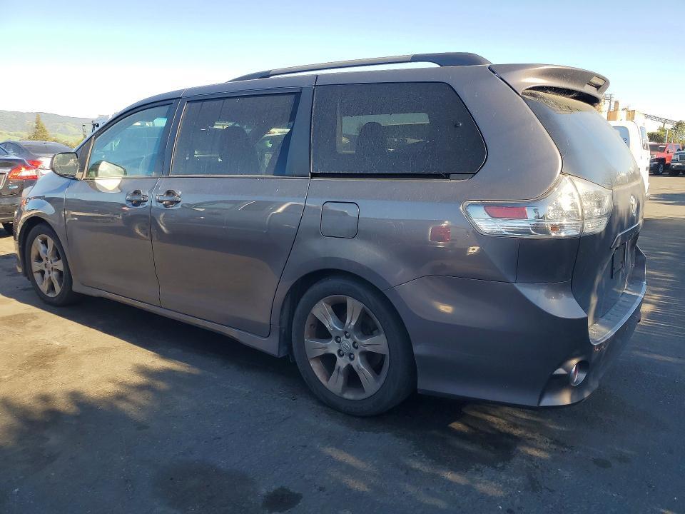 2011 Toyota Sienna se 8-passenger