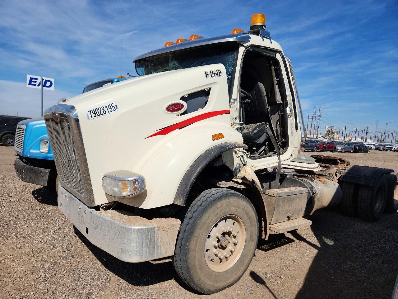 2020 Peterbilt 567 Semi Truck
