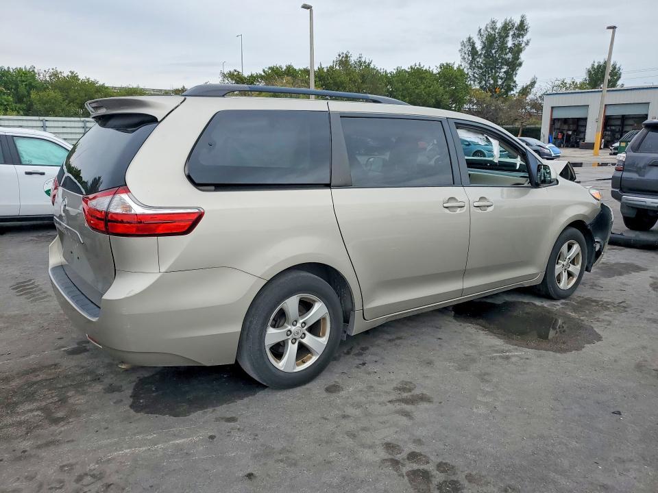 2016 Toyota Sienna le 8-passenger