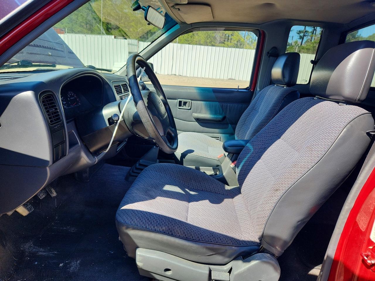 1996 Nissan Truck XE