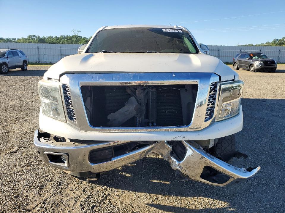 2017 Nissan Titan XD SL