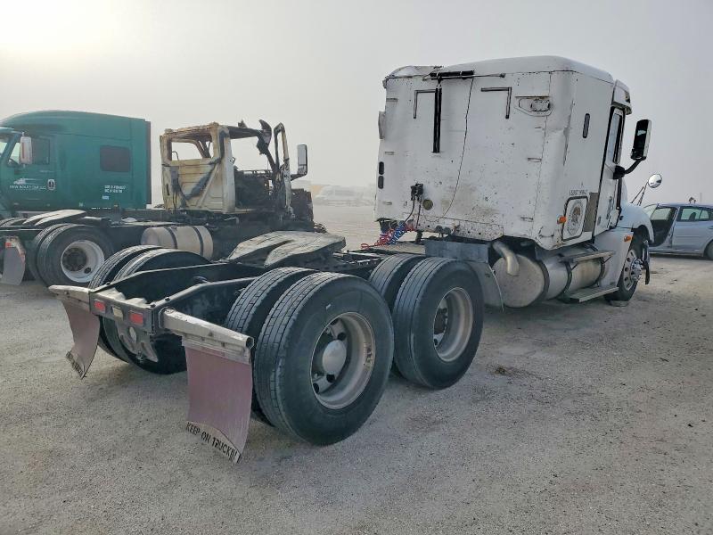 2005 Freigliner 2005 Freightliner Columbia 120 Semi Truck