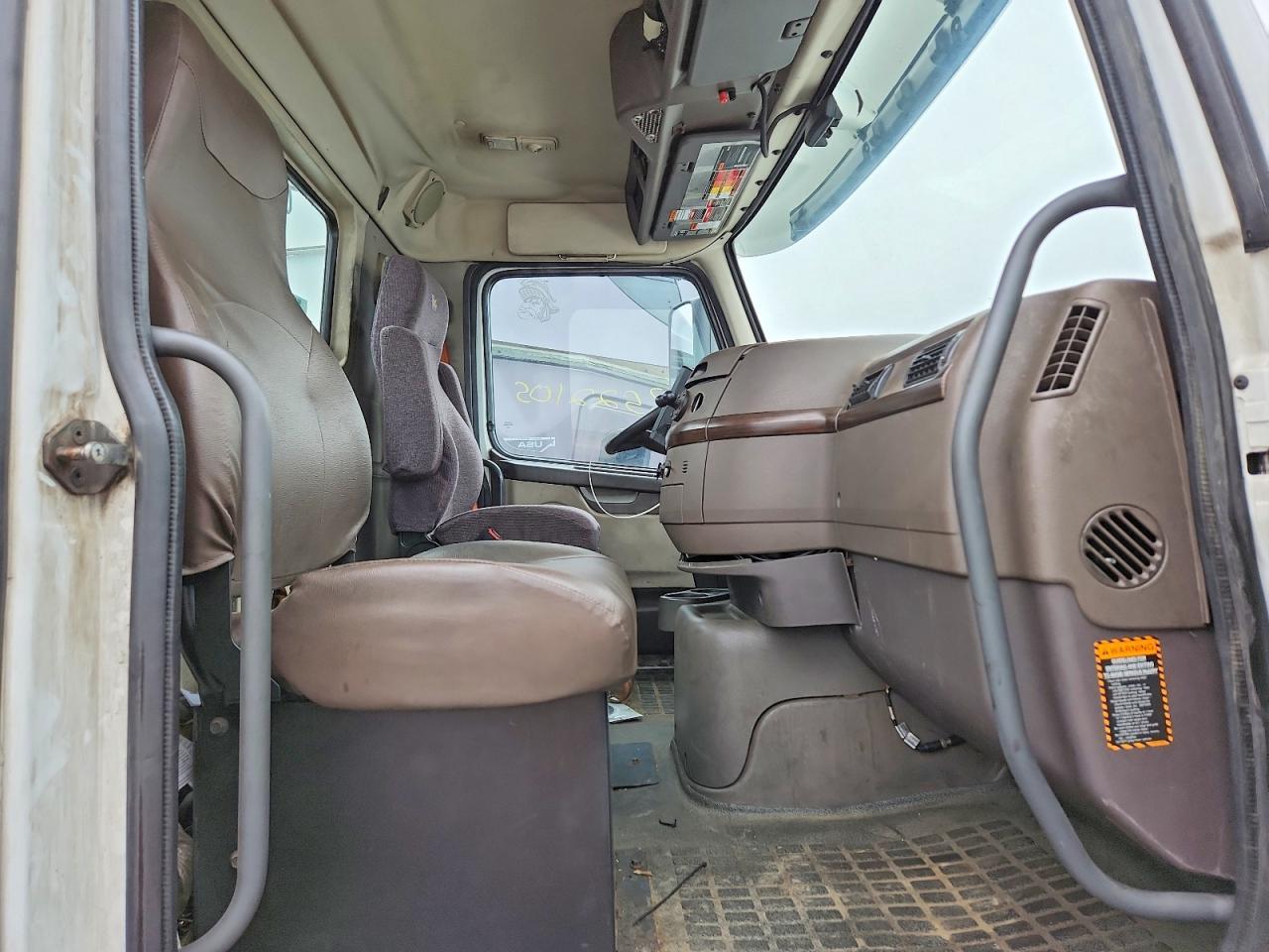 2017 Volvo VNL Semi Truck