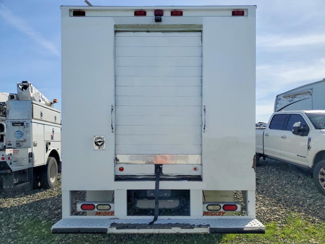 2014 Ford Econoline E450 Super Duty Cutaway Van