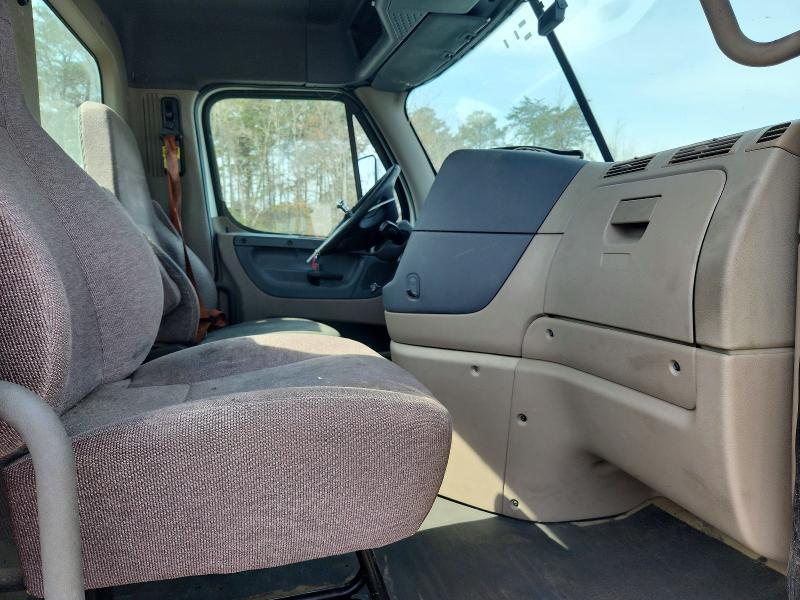 2018 Freigliner 2018 Freightliner Cascadia 113 Semi Truck