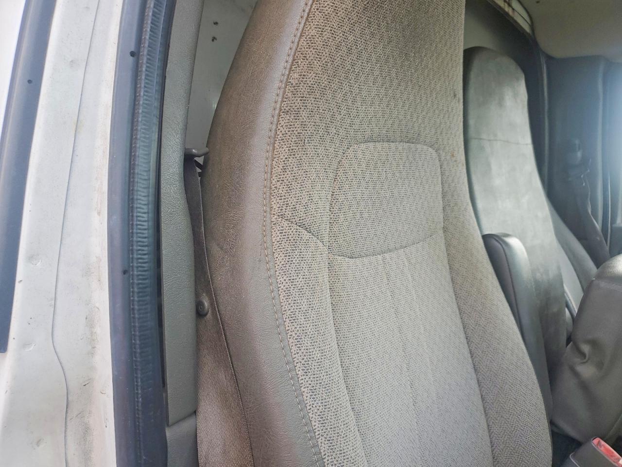 2013 Chevrolet Express BOX Truck