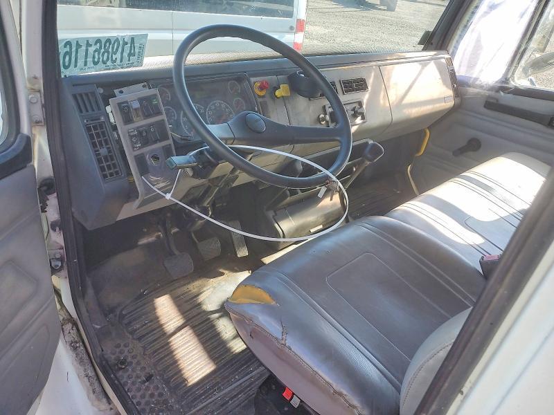 2001 Freightliner FL70 BOX Truck