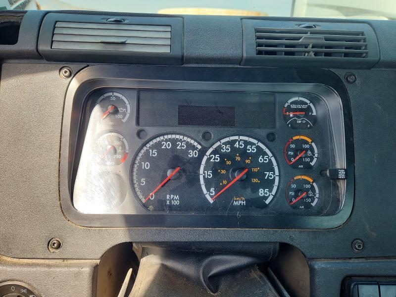2016 Freigliner 2016 Freightliner Cascadia 113 Semi Truck