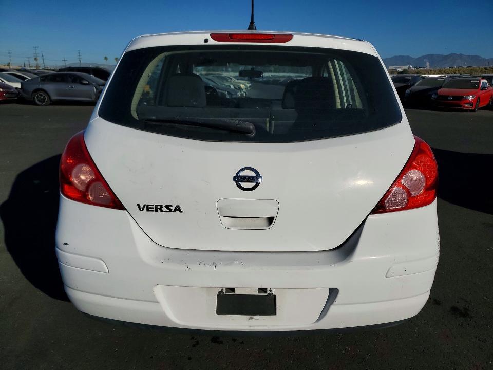 2011 Nissan Versa 1.8 s