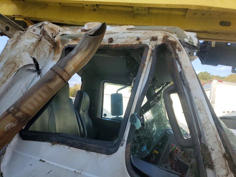 2017 International 7300 Digger Derrick Truck