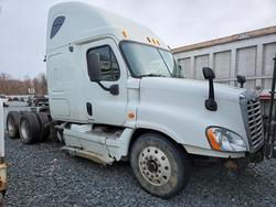 Salvage trucks for sale at Portland, MI auction: 2009 Freightliner Cascadia 125