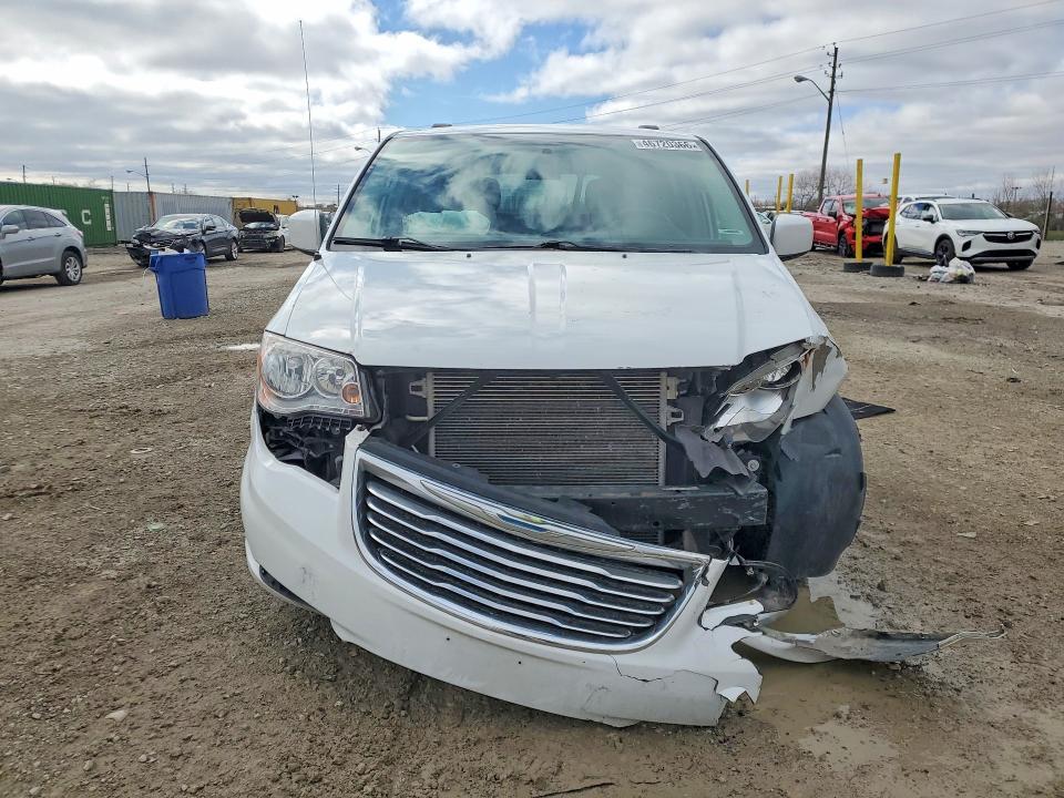 2016 Chrysler Town & Country Touring