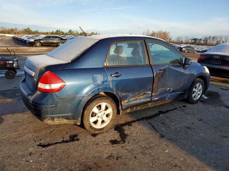 2011 Nissan Versa 1.8 s