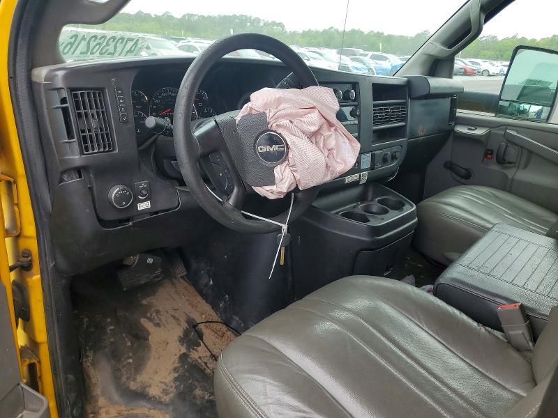 2016 GMC Savana box Truck