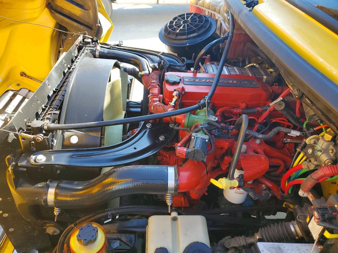 2013 Freightliner Business Class M2 BOX Truck