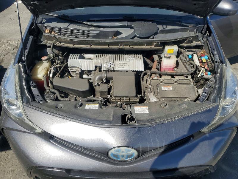 2017 Toyota Prius v Five