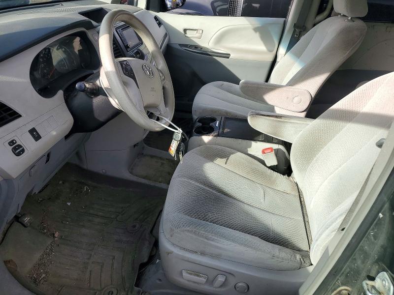 2013 Toyota Sienna le 7-passenger