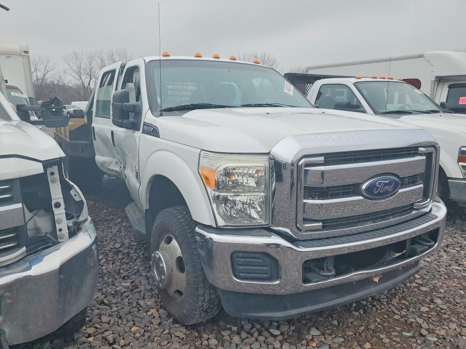2016 Ford F350 Super Duty Flatbed Truck
