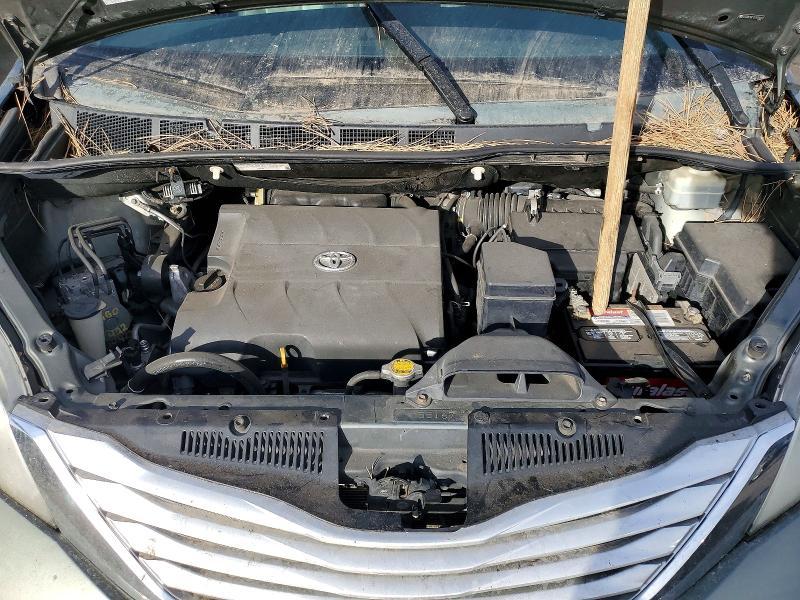 2014 Toyota Sienna Limited 7-passenger