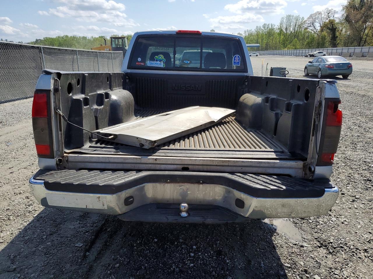 2000 Nissan Frontier XE