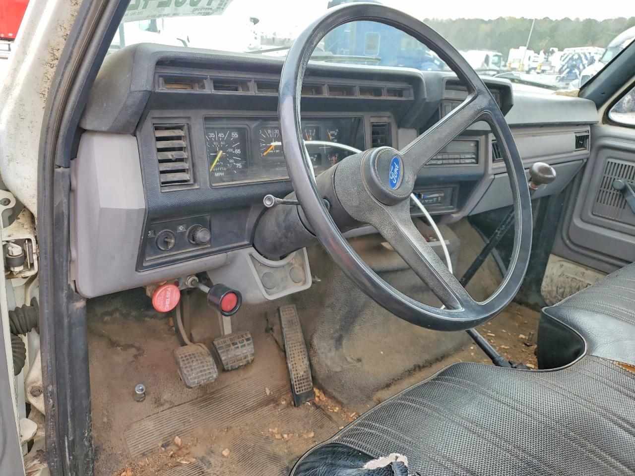 1996 Ford F800 Truck Cab AND Chassis