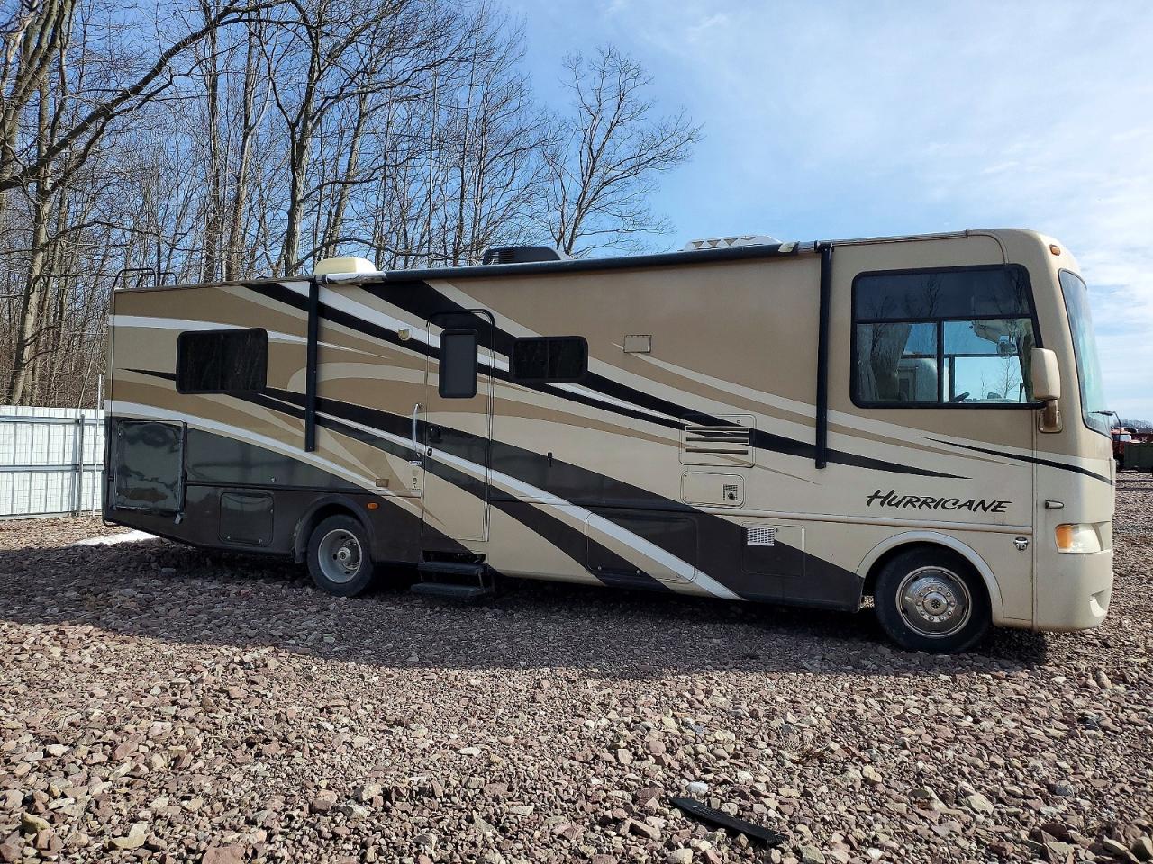 2011 Hurricane 2011 Ford RV