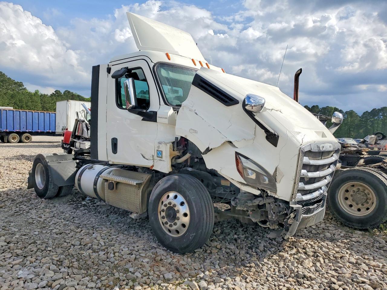2020 Freigliner 2020 Freightliner Cascadia 126 Semi Truck