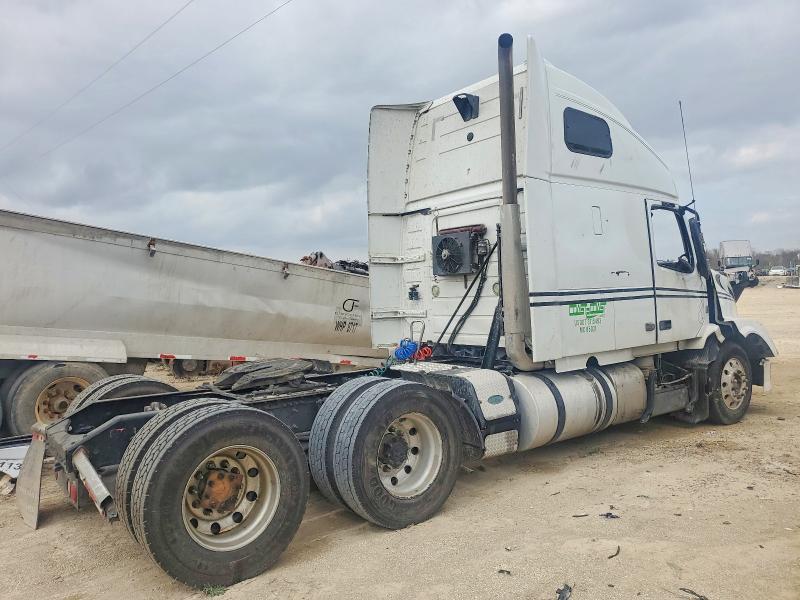 2013 Volvo VNL Semi Truck