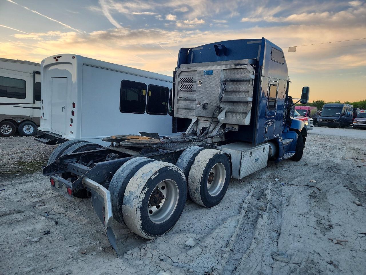 2013 Kenworth T660 Semi Truck