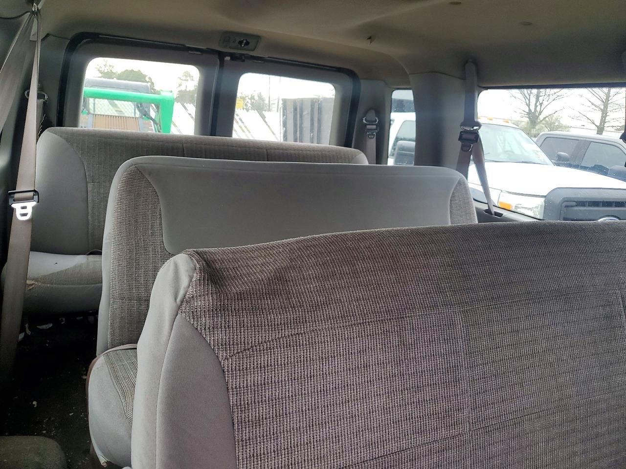 2000 Ford Econoline E350 Super Duty Wagon