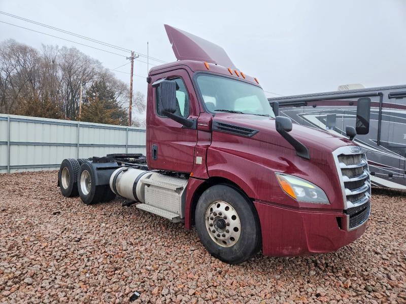 2020 Freigliner 2020 Freightliner Cascadia 126 Semi Truck